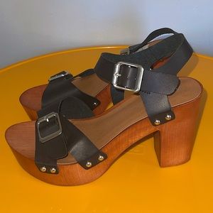 NWT Madden Girl Lift Platform Sandals